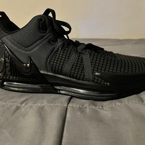 Nike LeBron Witness 7s men’s shoes